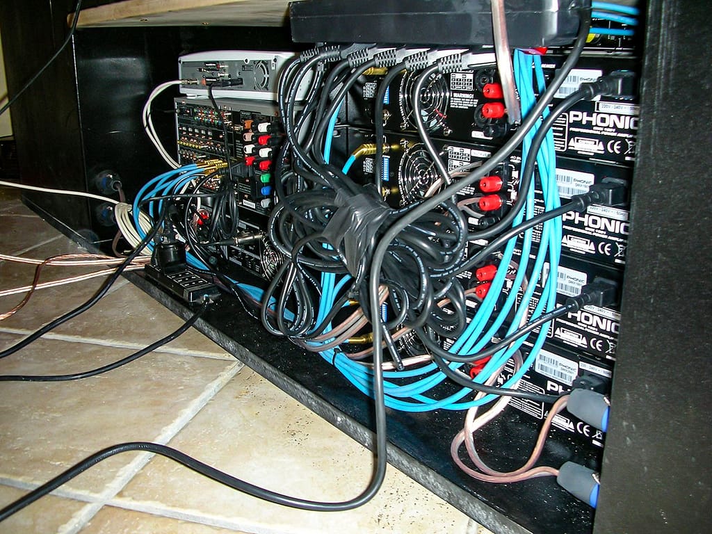 Progettare Hi-Fi Audio Riparazione altoparlanti